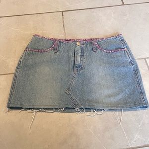 Unionbay denim mini skirt with pink accents. size 7